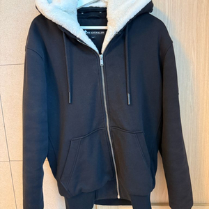 무스너클 버니스웨터 이미지