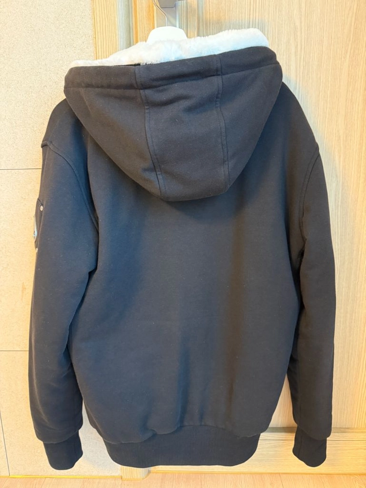 무스너클 버니스웨터 이미지