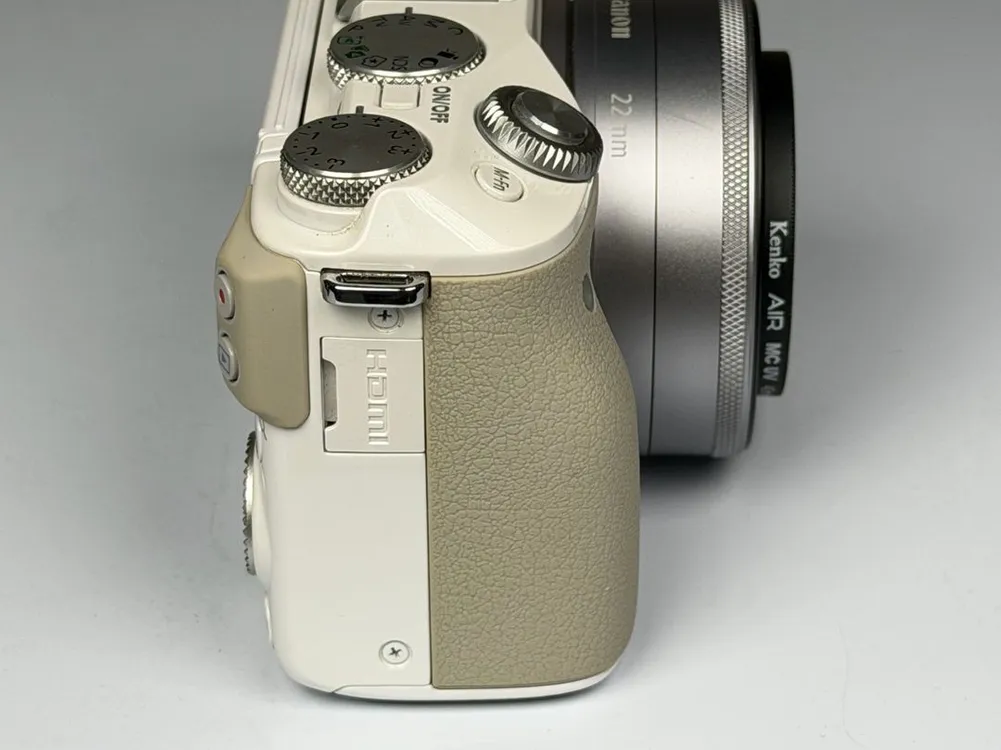 캐논 EOS M3 화이트, EFM 22mm F2 STM 렌즈 이미지