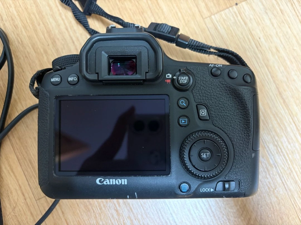 캐논 eos 6d 카메라 24-70 f2.8 구계륵 맨프로토 삼각대 소니 사이버샷등 일괄 이미지