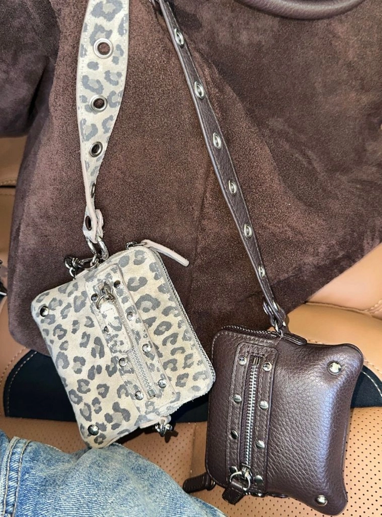 다이닛 DEINET STUD CROSS CHAIN WALLET 다크 브라운 이미지