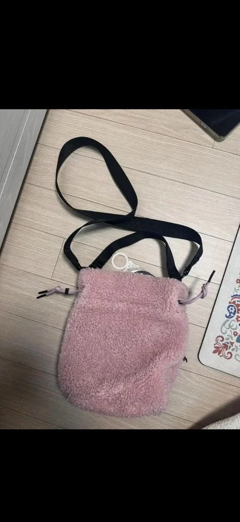 디스커버리 뽀글이 가방 이미지