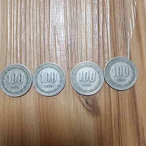1975년 100원 동전 4개 세트 이미지