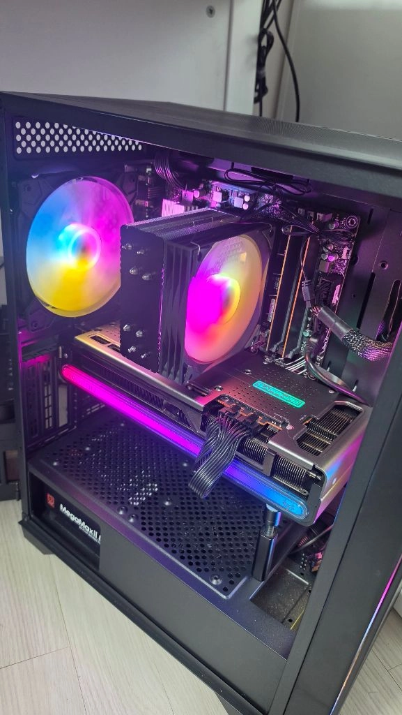사파이어 니트로+RX 7900 GRE 그래픽카드 이미지