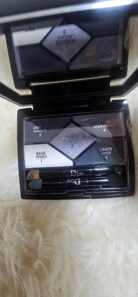 디올 208 5꿀뢰르 디자이너 이미지