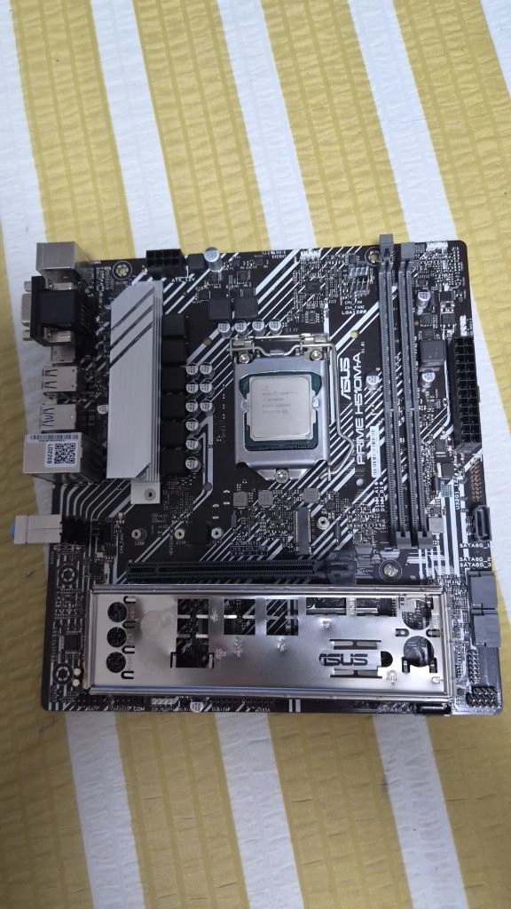 i7 CPU 10700kf 이미지