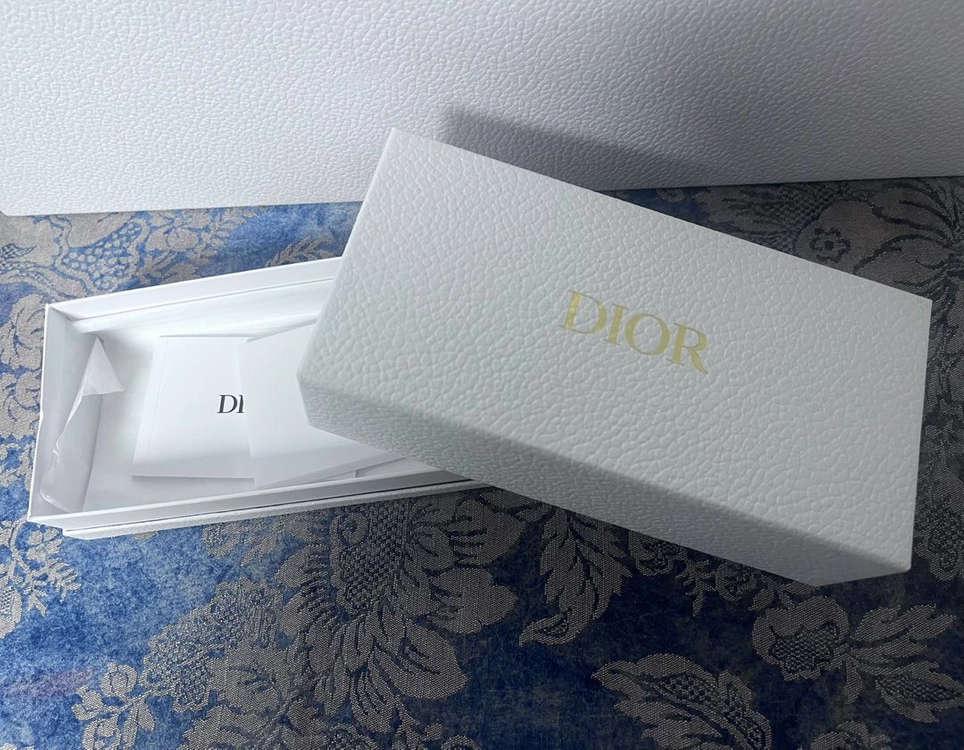 디올 선글라스 상자 이미지