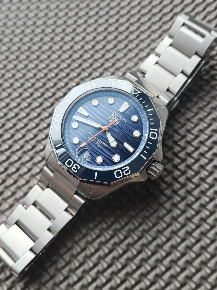 태그호이어 최신형 아쿠아레이서 물결판 블루 오토매틱 42mm 이미지