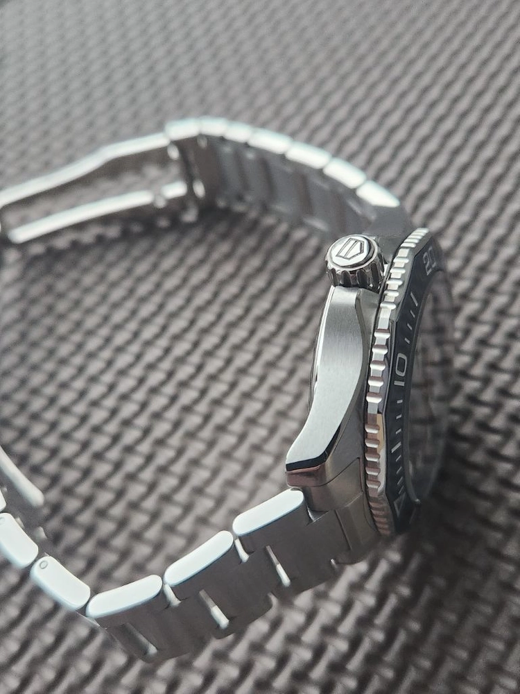 태그호이어 최신형 아쿠아레이서 물결판 블루 오토매틱 42mm 이미지