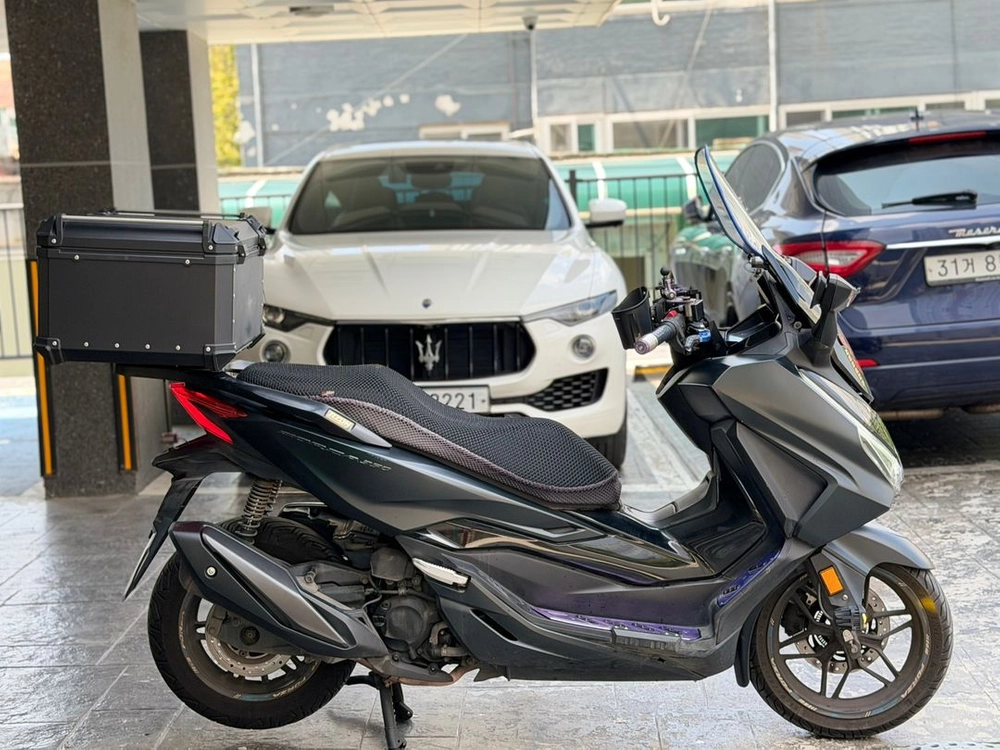 혼다 포르자 350 / 2024년식 8만km / 배달셋팅 완료 차량 판매합니다. 이미지