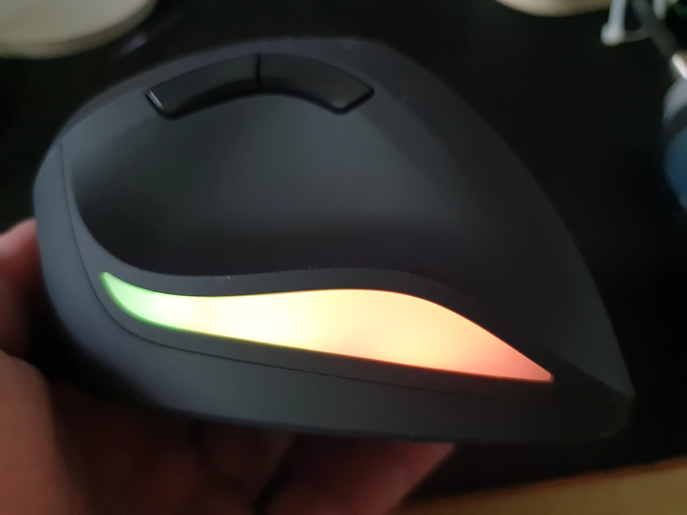 DAREU LM121 RGB 버티컬 인체공학 마우스 블랙 이미지