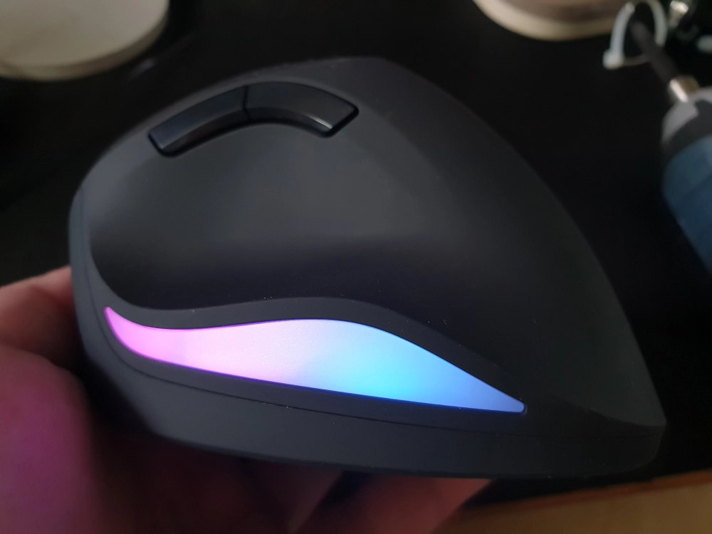 DAREU LM121 RGB 버티컬 인체공학 마우스 블랙 이미지