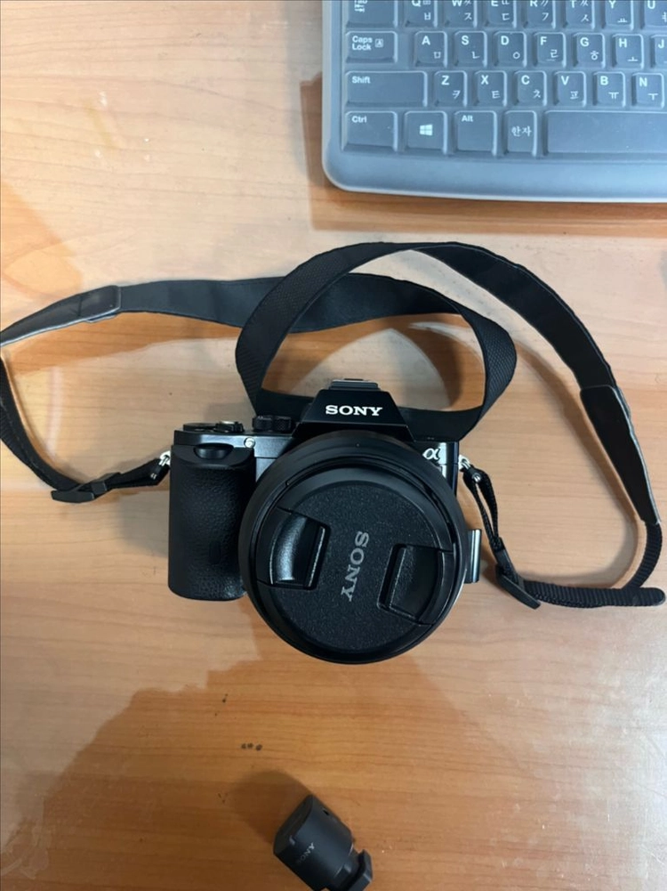 급처) 신품급 소니 A7R + 10-18mm F4 OSS 광각렌즈 팝니다. - 안심되는 중고거래