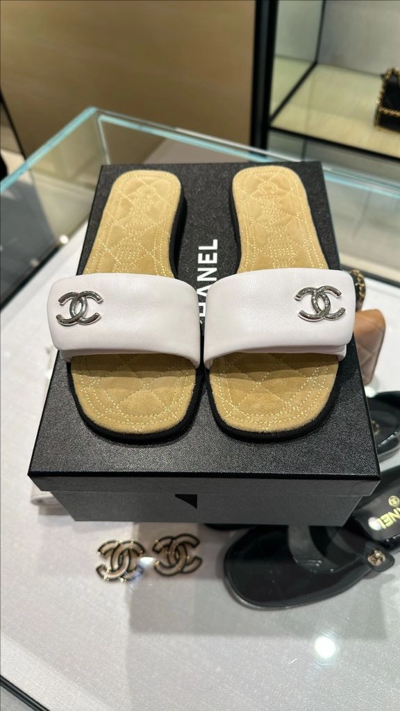 정품 샤넬 뮬슬리퍼 새상품 1616000원 구매 이미지