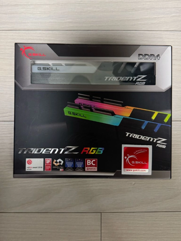 DDR4 32GB RGB 메모리 이미지