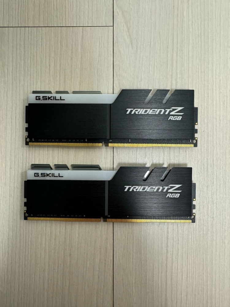 DDR4 32GB RGB 메모리 이미지
