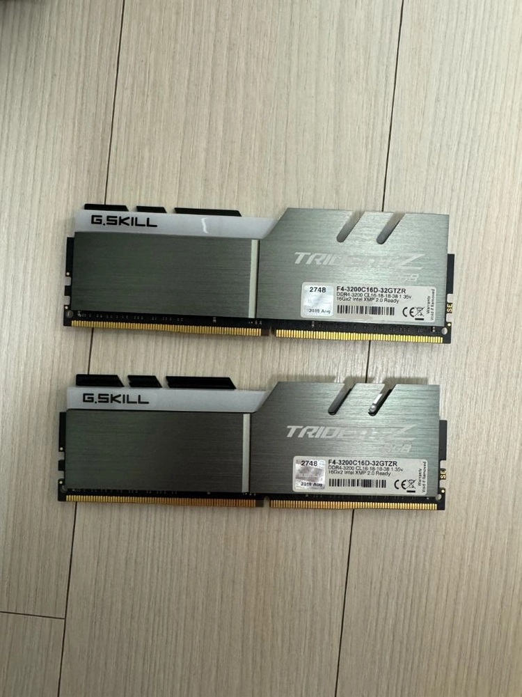 DDR4 32GB RGB 메모리 이미지