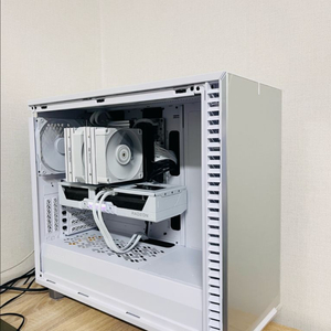 가격 제시)9800X3D 9070XT 32GB 2TB 하이엔드 게이밍 PC 컴퓨터 이미지
