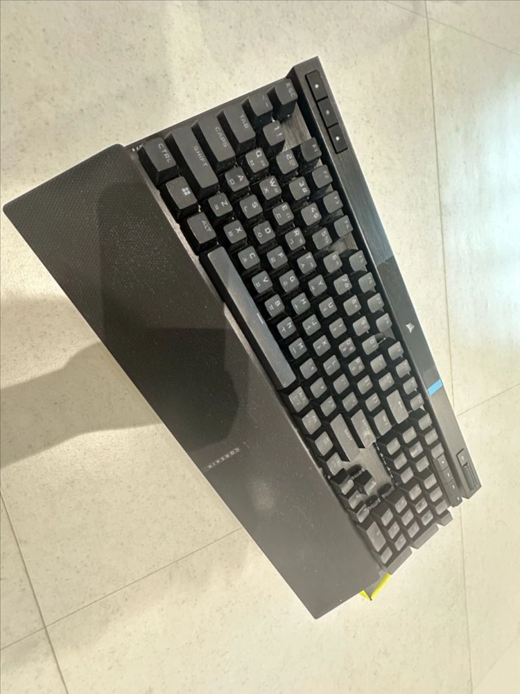커세어 K70 RGB PRO 은축 이미지