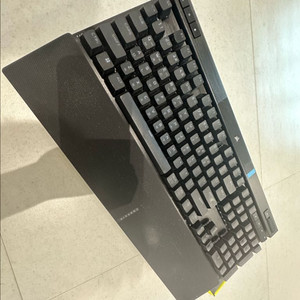 커세어 K70 RGB PRO 은축 이미지