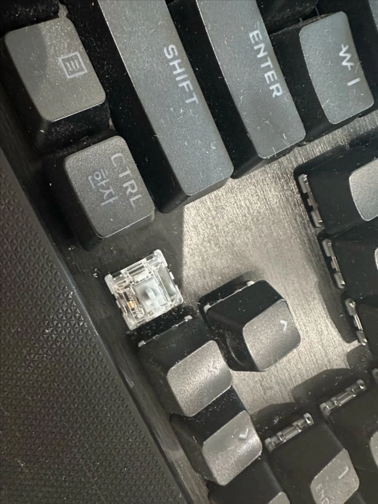 커세어 K70 RGB PRO 은축 이미지
