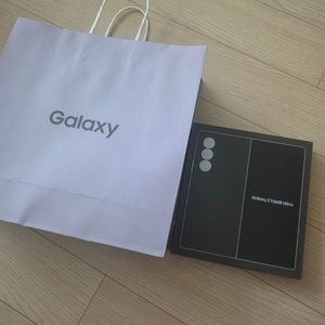 삼성 갤럭시 폴드 8 울트라 512gb 자급제 화이트 이미지
