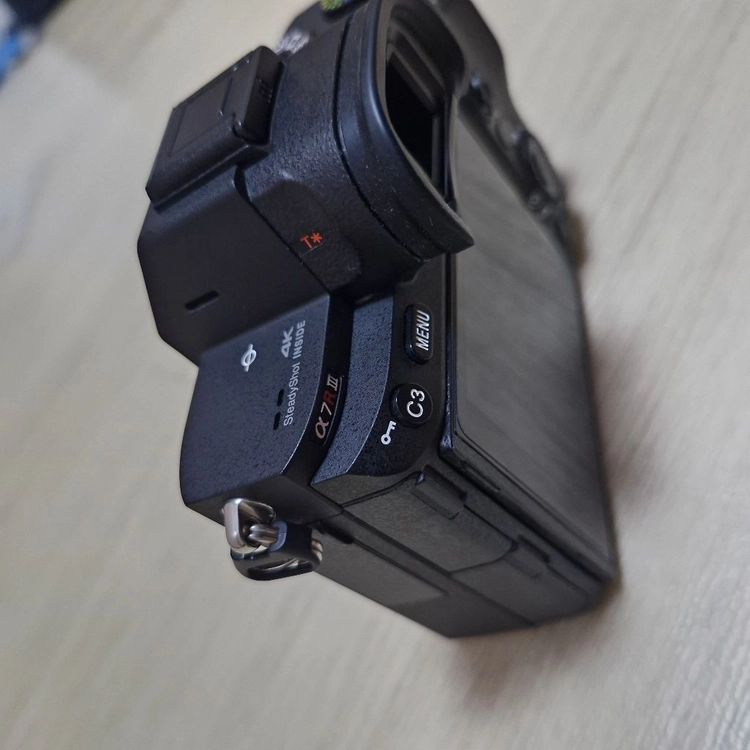 소니 A7R3 고화소 바디 이미지