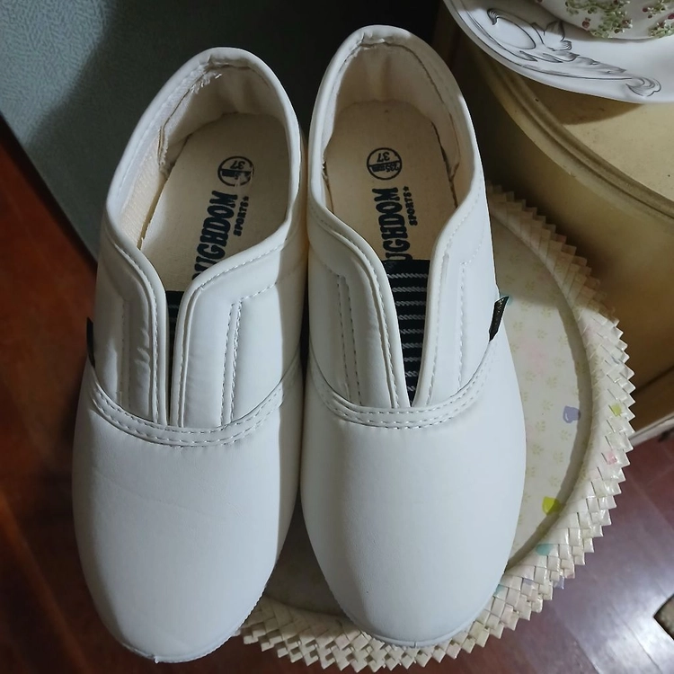 여성용 화이트 슬립온 신발 이미지