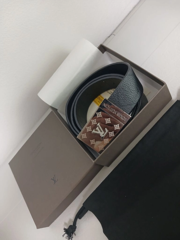 루이비통 은장 블랙 가죽벨트 이미지