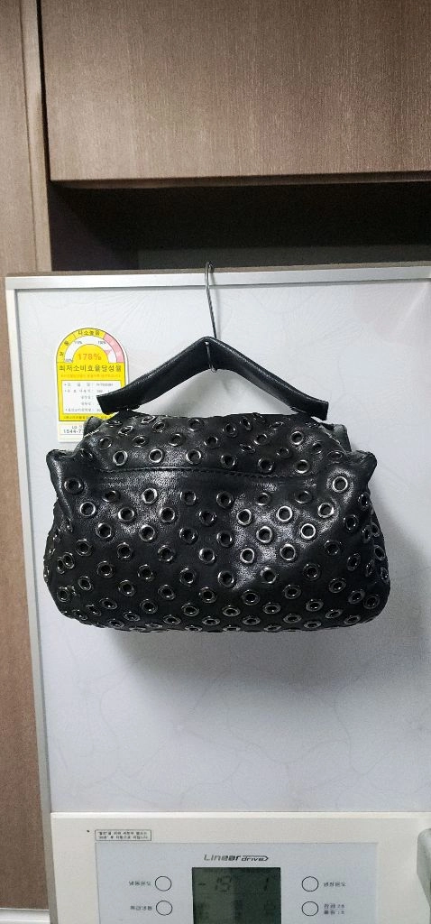지방시 스터드펀칭 클러치 파우치백 이미지