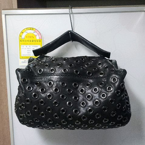 지방시 스터드펀칭 클러치 파우치백 이미지