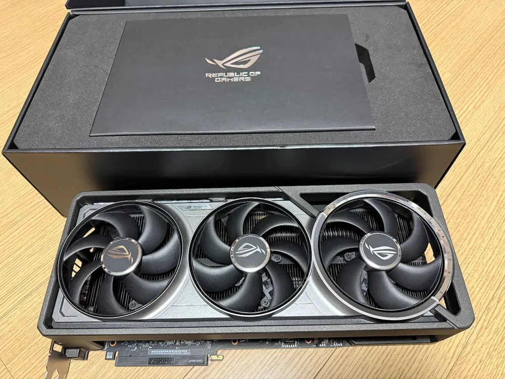 RTX 5090 아스트랄 이미지