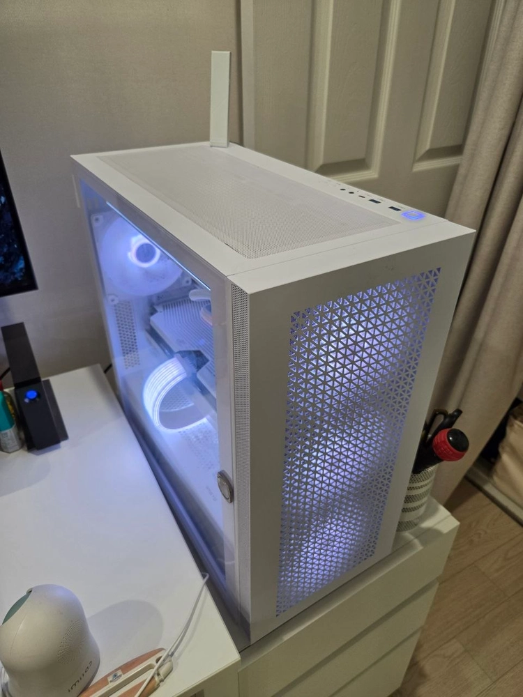 9800X3D / 9070XT XFX 화이트 데스크탑 판매 이미지