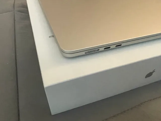 실버 M4 맥북 에어 15인치 512GB 이미지