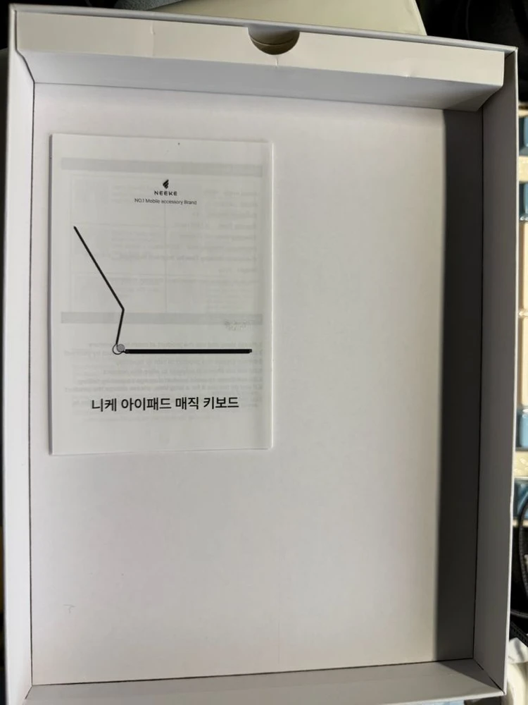 NEEKE 매직키보드 아이패드 프로 11 M4-M5용 화이트 팝니다. 이미지