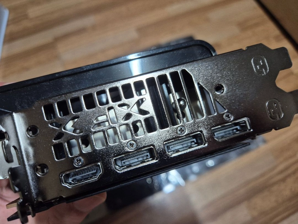 XFX 라데온 RX 6800 팝니다 이미지