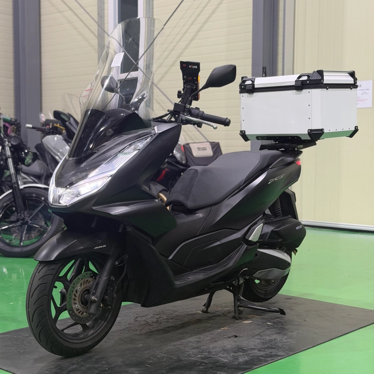 혼다 pcx125 24년식 4만키로 배달셋팅 스쿠터 판매합니다 이미지