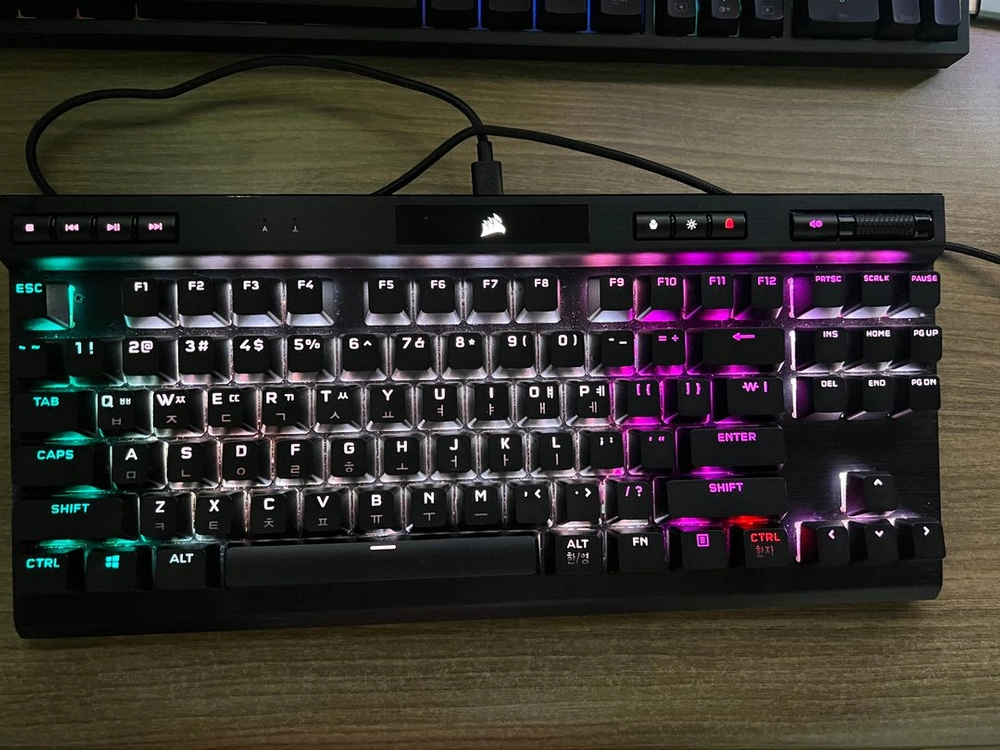 커세어 K70 RGB TKL 기계식 키보드 이미지