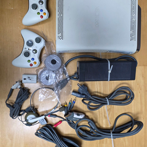 [Xbox 360] 오리지널 화이트 본체 + 정품 무선패드 2개 + HDD + 전원/AV 세트 이미지