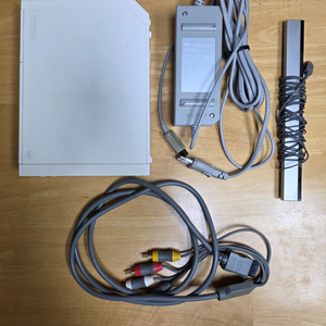 [Wii/한국정발] Nintendo Wii RVL-001(KOR) 본체 + 정품전원 + 센서바 + AV 이미지