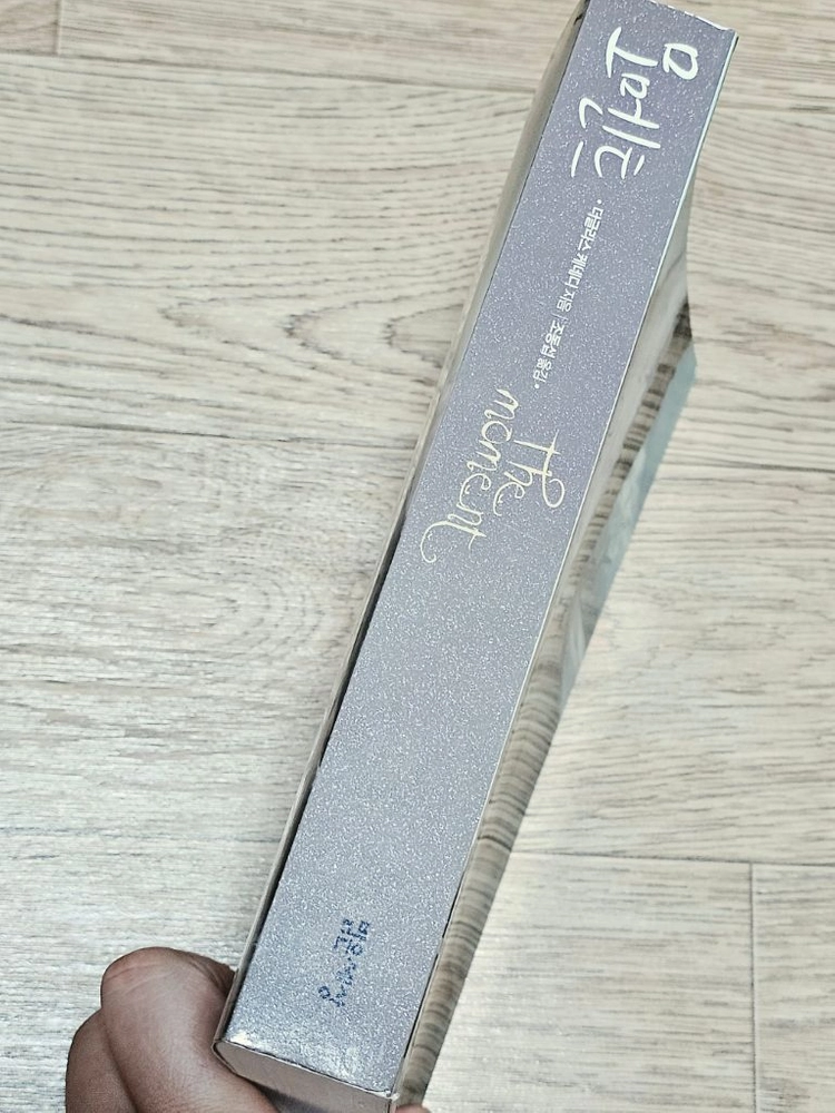 모멘트 책 도서 소설 베스트셀러 필수독서 이미지