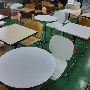 럭셔리 카페용 테이블 의자 이미지