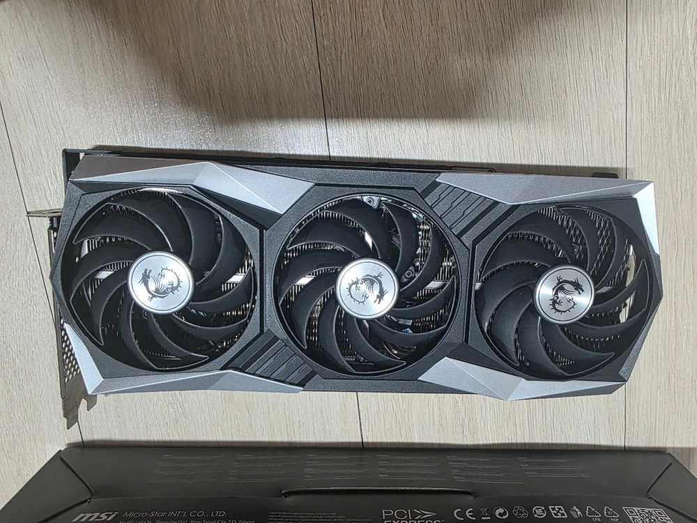 안전거래 라데온 RX 6950XT 게이밍X 트리오 풀박스 이미지