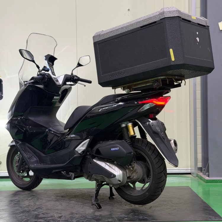 혼다 pcx125 25년식 3만키로 배달셋팅 저렴하게 판매합니다 이미지