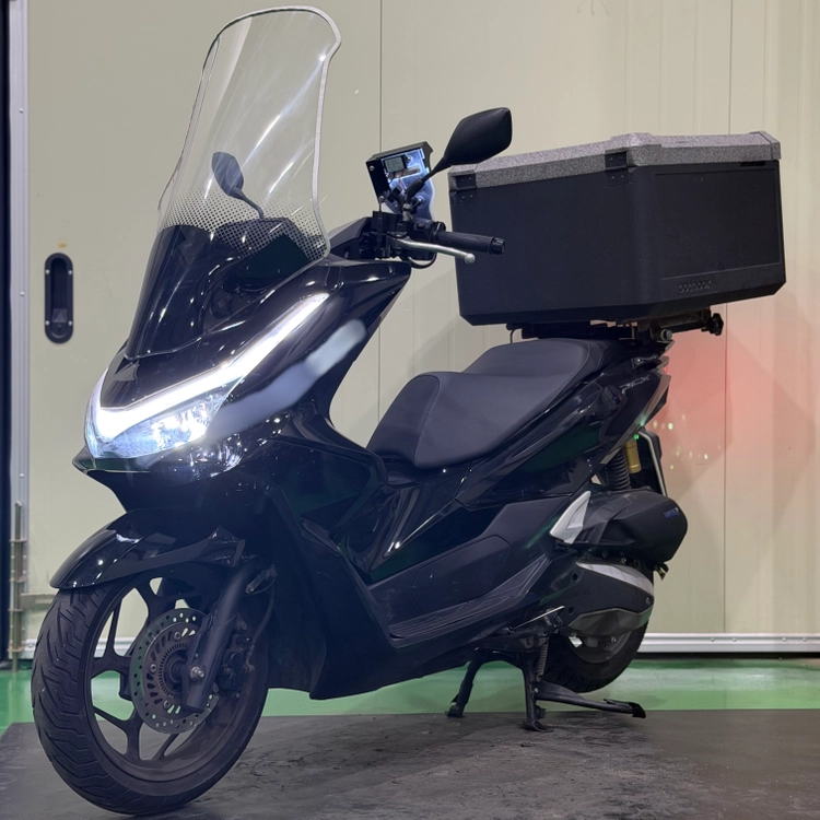 혼다 pcx125 25년식 3만키로 배달셋팅 저렴하게 판매합니다 이미지
