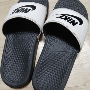 나이키슬리퍼 이미지