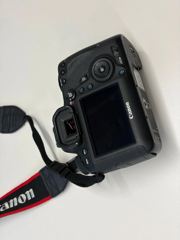 캐논 EOS 6D + EF 24-105mm F4L IS (A급 11,328컷 / 1인소유 / 박스풀) 판매합니다. 이미지