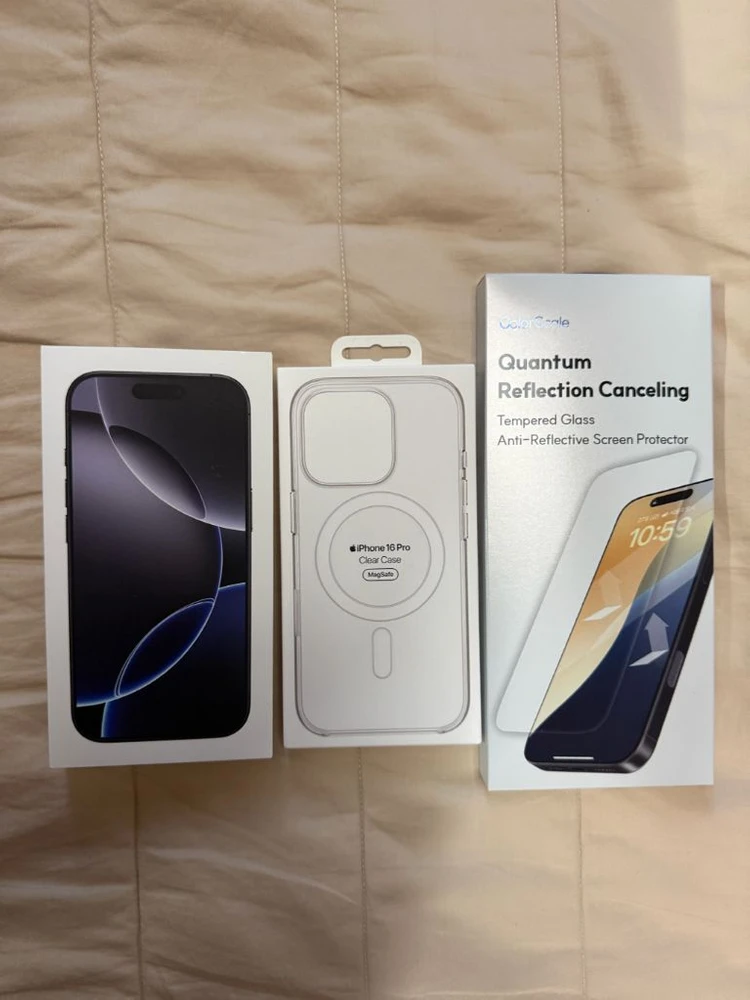아이폰 프로 16 블랙 티타늄 256gb 판매합니다. 애플 정품 클리어 케이스, 액정 보호필름 여분 1세트 포함 이미지