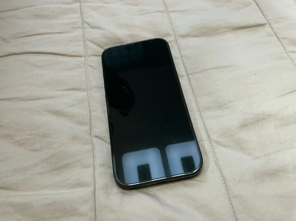 아이폰 프로 16 블랙 티타늄 256gb 판매합니다. 애플 정품 클리어 케이스, 액정 보호필름 여분 1세트 포함 이미지