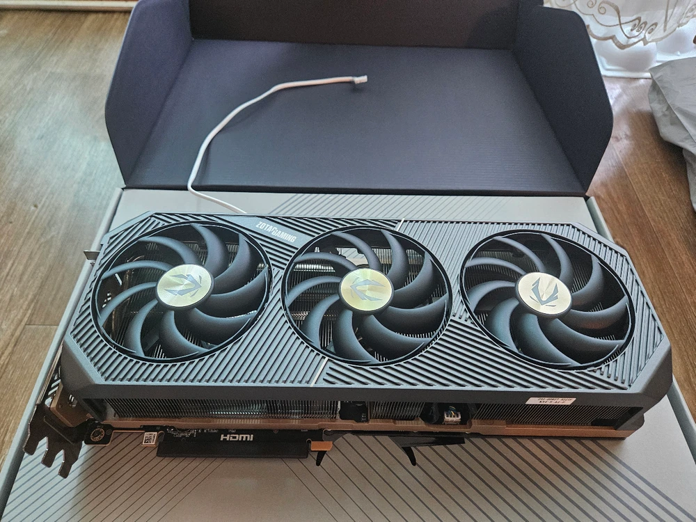 조탁 RTX 5070Ti SOLID OC 게이밍 그래픽카드 - 안심되는 중고거래